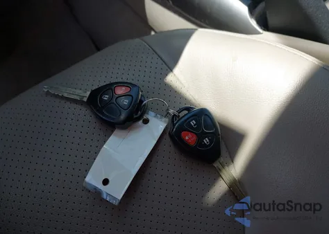 2008 Toyota Rav4 Limited z USA, uszkodzony, nr VIN JTMBD31V485211256